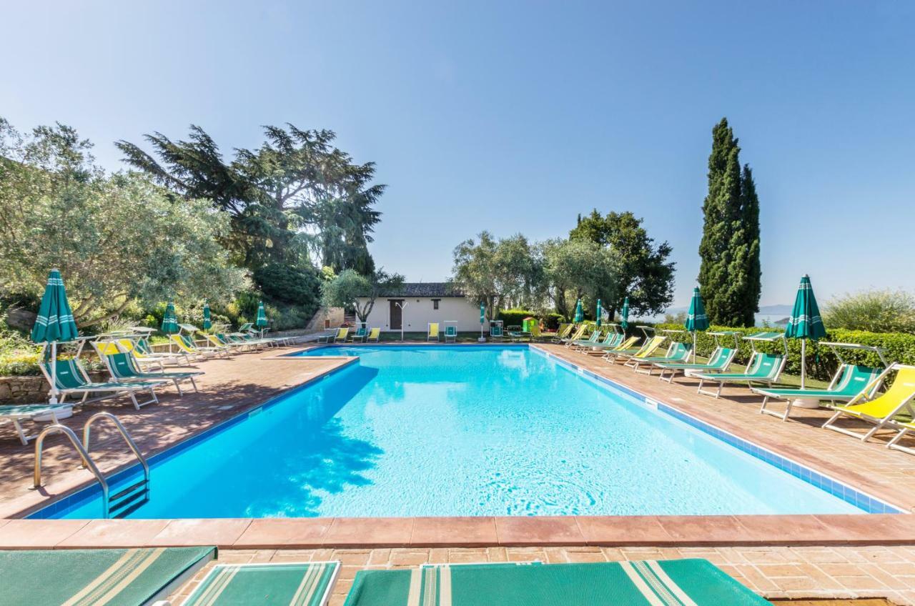 Relais Borgo Torale Hotel ปัสซีญาโน ซุล ตราซีเมโน ภายนอก รูปภาพ