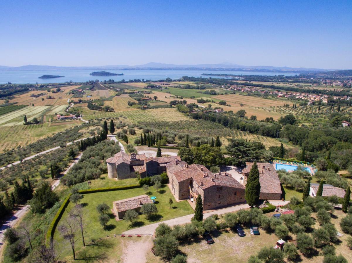 Relais Borgo Torale Hotel ปัสซีญาโน ซุล ตราซีเมโน ภายนอก รูปภาพ